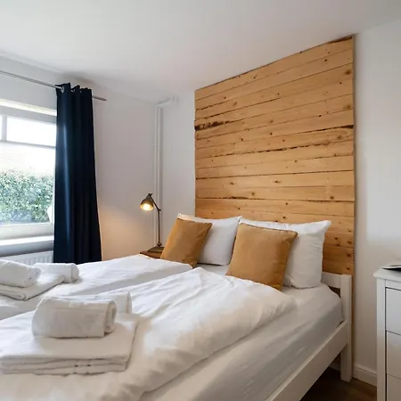 Am Sandwall Westseite Nyaraló Sylt